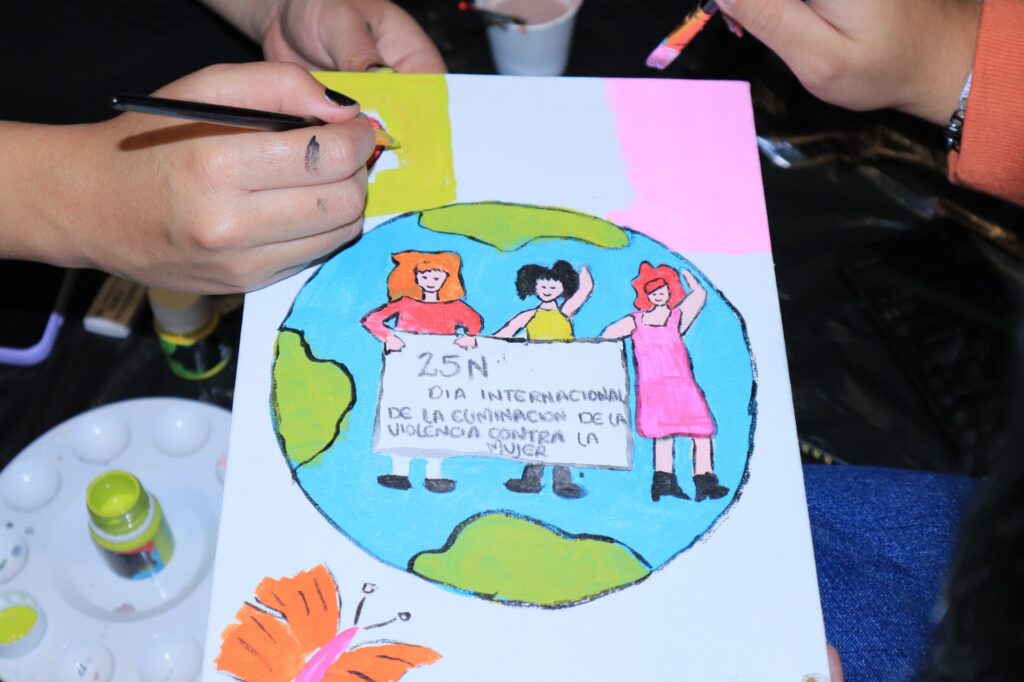 Un mural colectivo por la eliminación de la violencia contra las mujeres